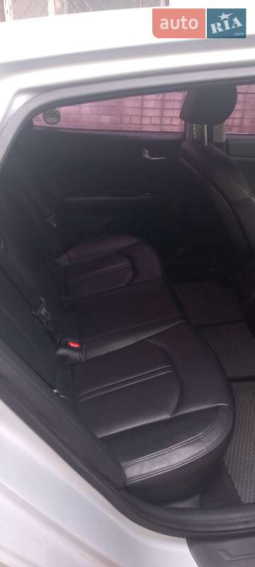 Седан Kia K5 2016 в Киеве