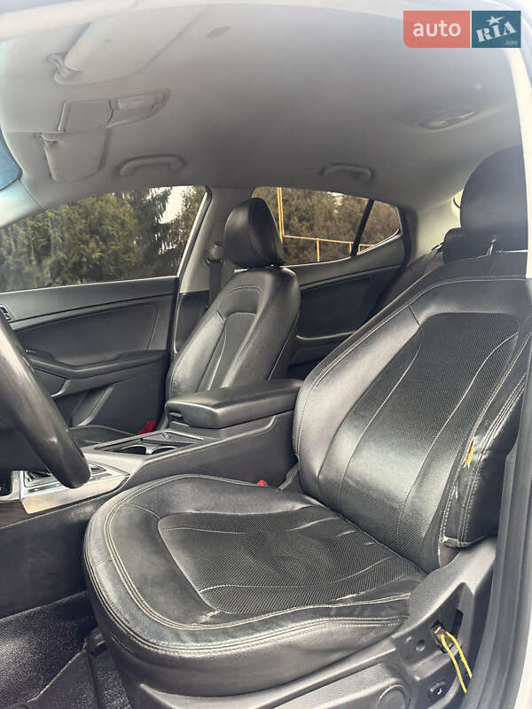 Седан Kia K5 2011 в Тячеві
