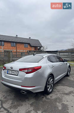 Седан Kia K5 2011 в Тячеві