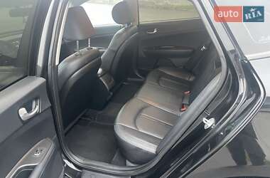 Седан Kia K5 2016 в 