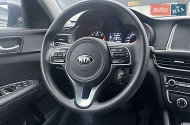 Седан Kia K5 2016 в 