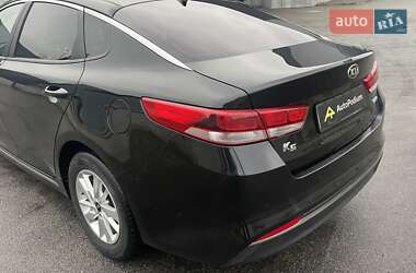 Седан Kia K5 2016 в 