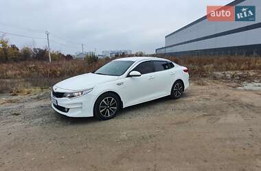 Седан Kia K5 2016 в Києві