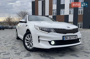 Седан Kia K5 2016 в Ровно