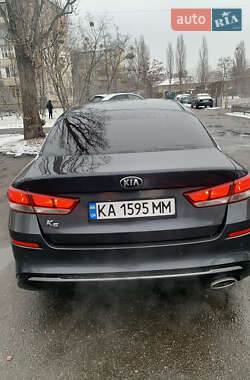 Седан Kia K5 2018 в Киеве