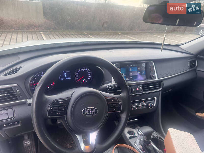 Седан Kia K5 2015 в Киеве