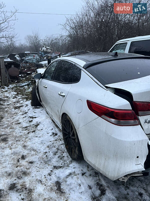 Седан Kia K5 2017 в Долине