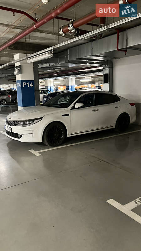 Седан Kia K5 2017 в Долине
