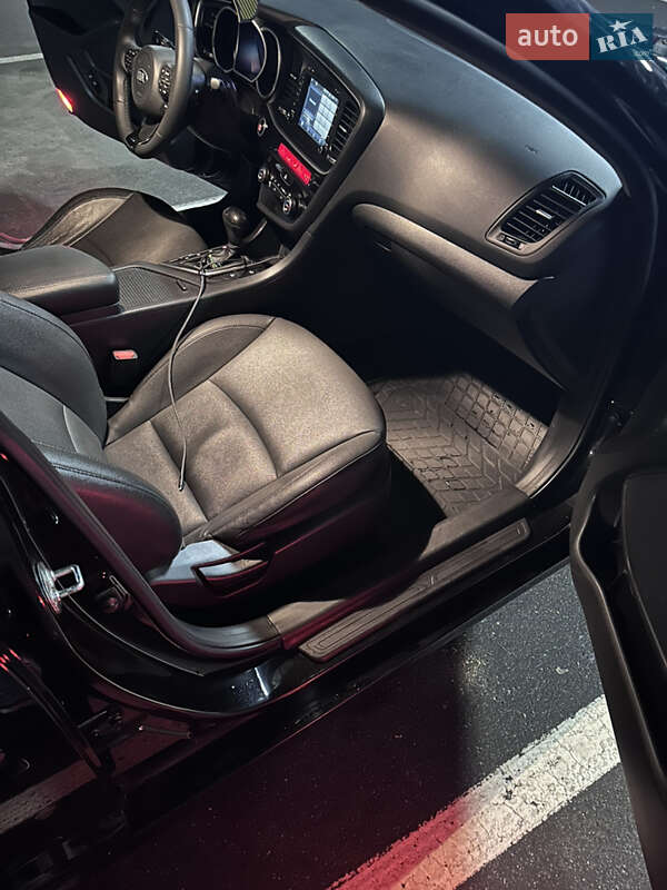 Седан Kia K5 2014 в Киеве