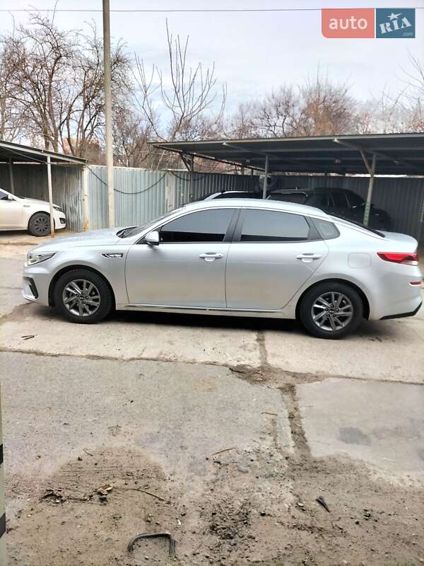 Седан Kia K5 2019 в Одессе