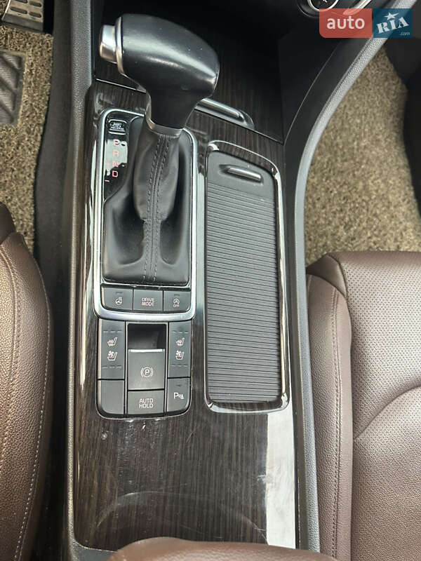 Седан Kia K5 2015 в Кривому Розі