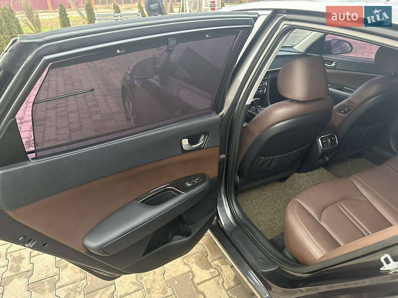 Седан Kia K5 2015 в Кривому Розі