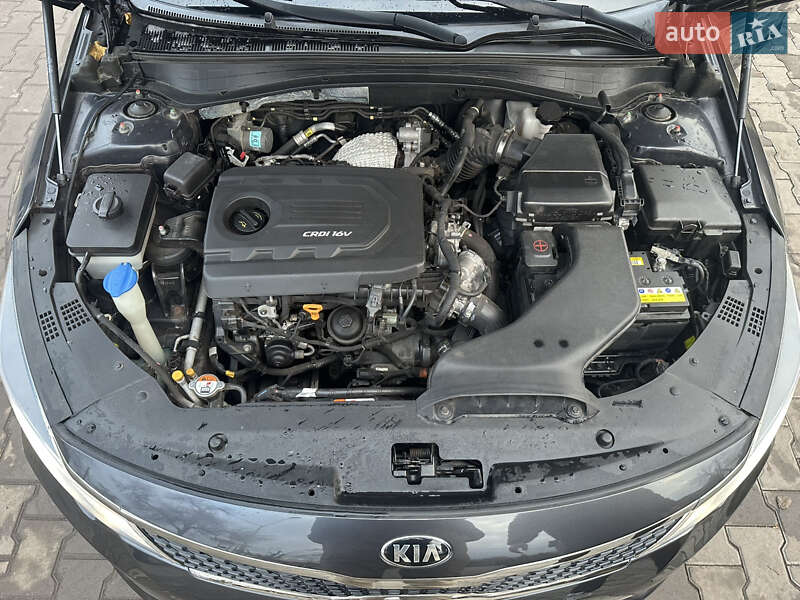 Седан Kia K5 2015 в Кривому Розі
