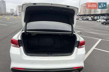 Седан Kia K5 2015 в 