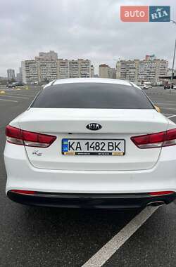 Седан Kia K5 2015 в 
