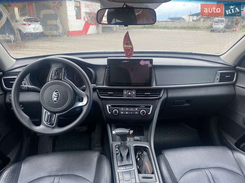 Седан Kia K5 2015 в Луцке