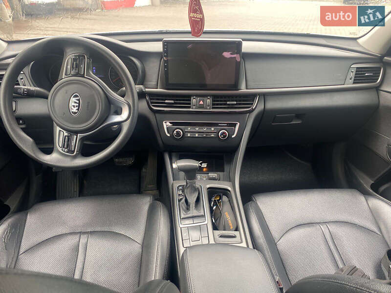Седан Kia K5 2015 в Луцке