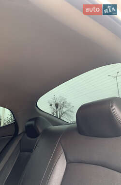 Седан Kia K5 2013 в 