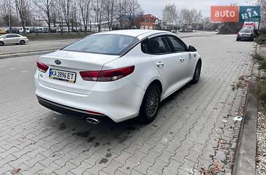 Седан Kia K5 2015 в 