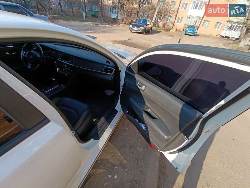 Седан Kia K5 2017 в Прилуках