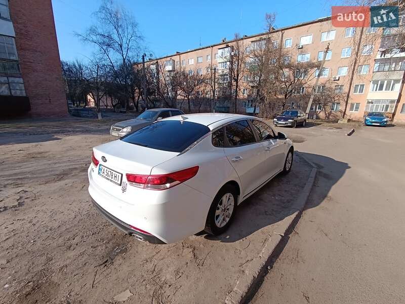 Седан Kia K5 2017 в Прилуках