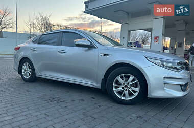 Седан Kia K5 2017 в Одессе