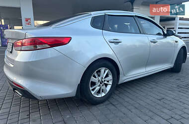 Седан Kia K5 2017 в Одессе