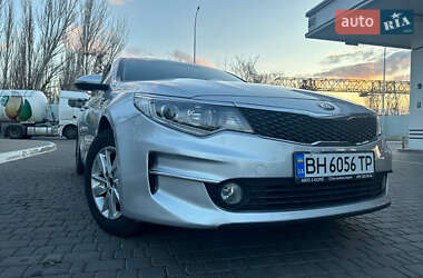 Седан Kia K5 2017 в Одессе