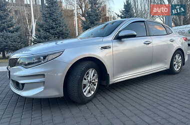 Седан Kia K5 2017 в Одессе