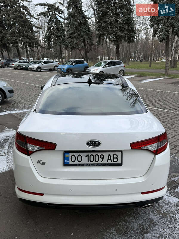 Седан Kia K5 2010 в Одессе
