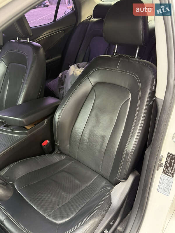 Седан Kia K5 2010 в Одессе