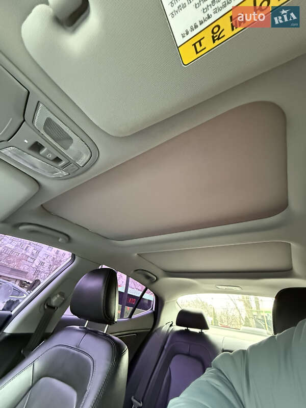 Седан Kia K5 2010 в Одессе