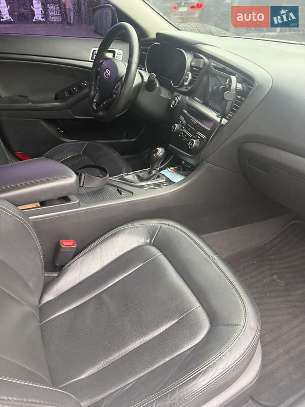 Седан Kia K5 2010 в Одессе