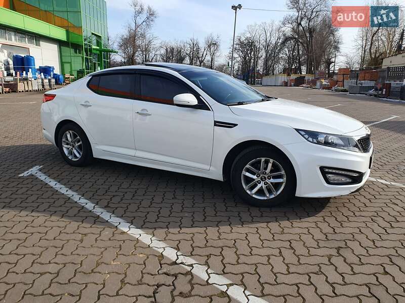 Седан Kia K5 2012 в Кривом Роге