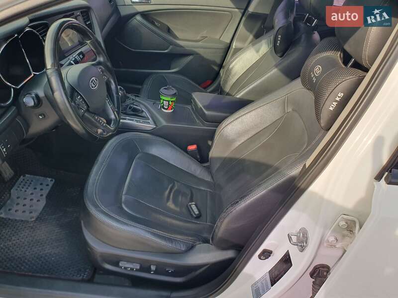 Седан Kia K5 2012 в Кривом Роге