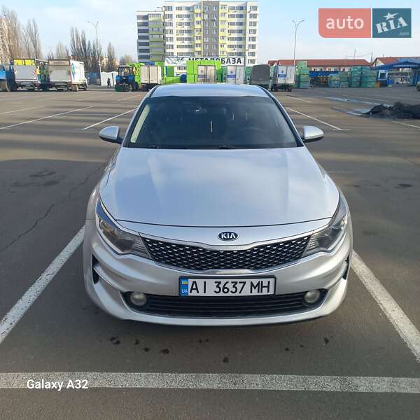Седан Kia K5 2016 в Киеве