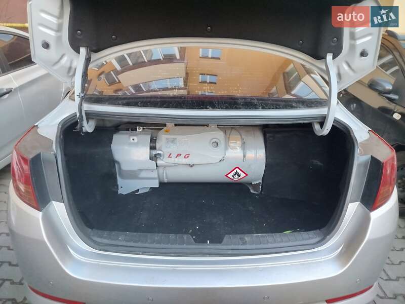Седан Kia K5 2012 в Киеве