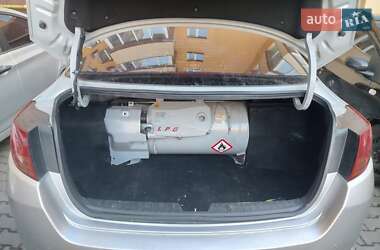 Седан Kia K5 2012 в 