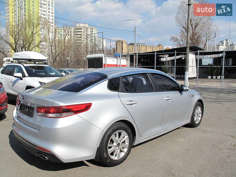 Седан Kia K5 2017 в Киеве