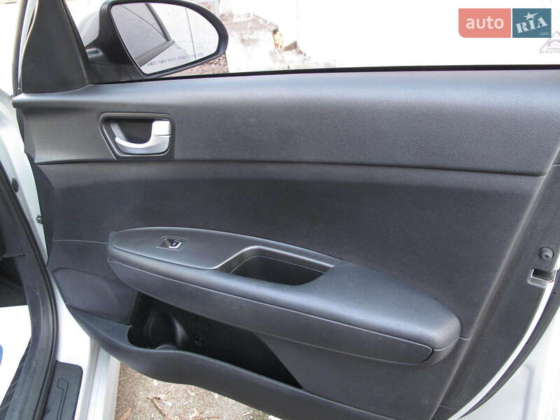 Седан Kia K5 2017 в Киеве