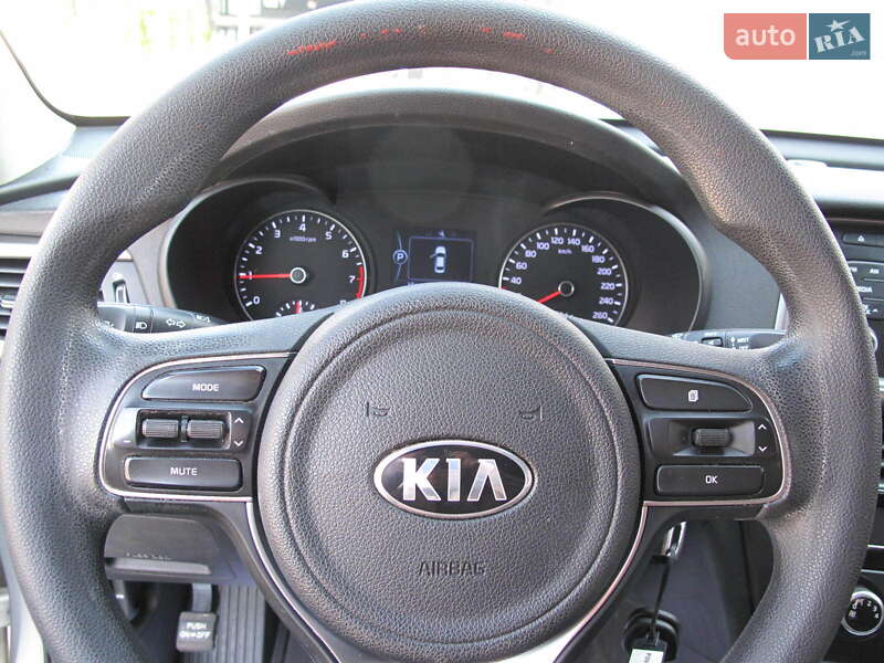 Седан Kia K5 2017 в Киеве