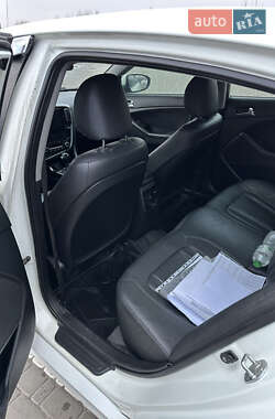 Седан Kia K5 2013 в 
