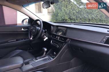 Седан Kia K5 2017 в 