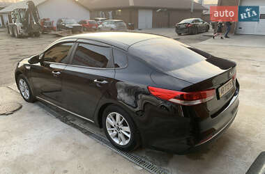 Седан Kia K5 2015 в 