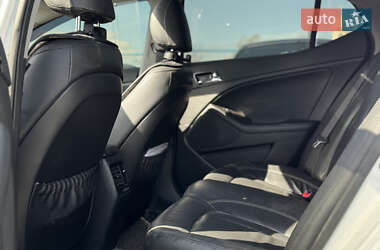 Седан Kia K5 2010 в 
