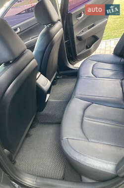 Седан Kia K5 2015 в 