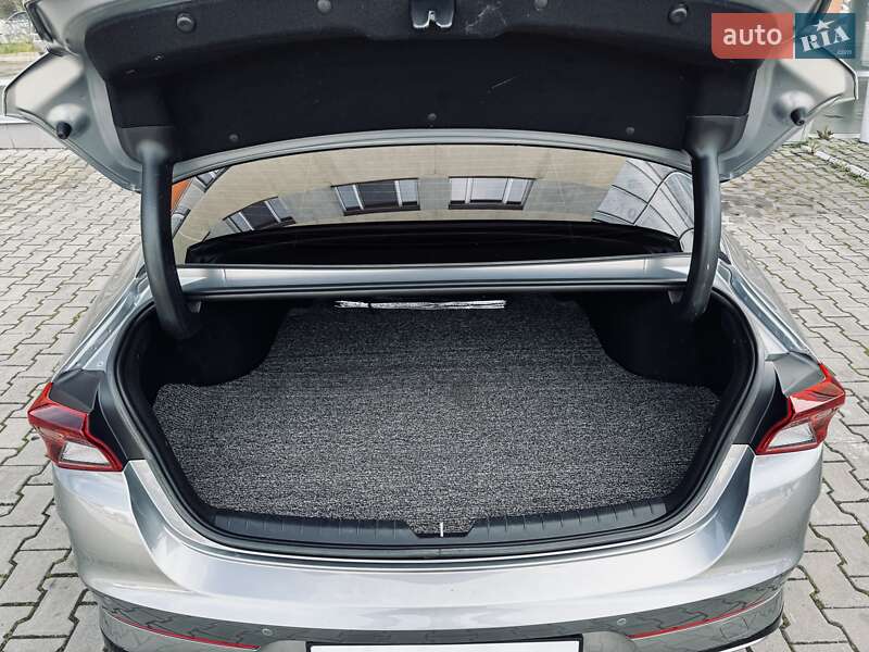 Седан Kia K5 2020 в Одессе