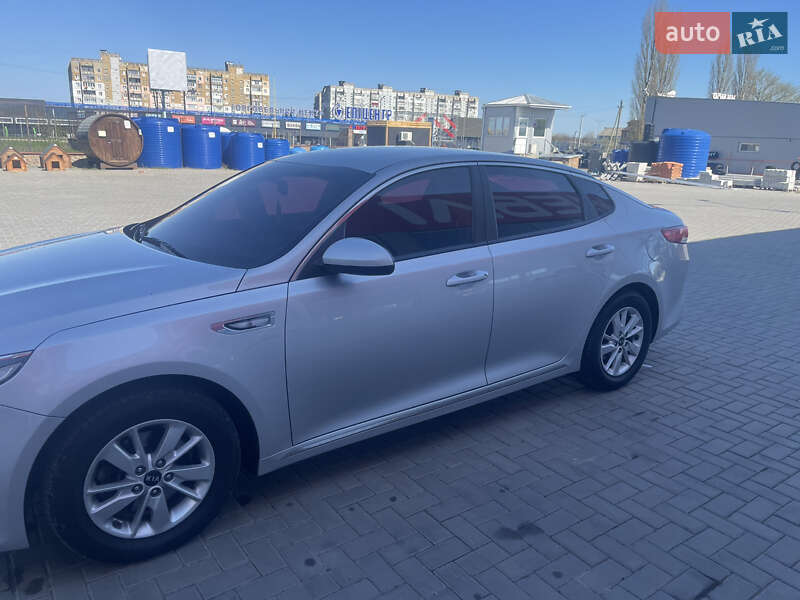 Седан Kia K5 2016 в Одессе