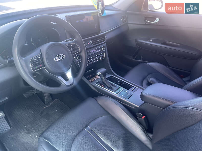Седан Kia K5 2016 в Одессе