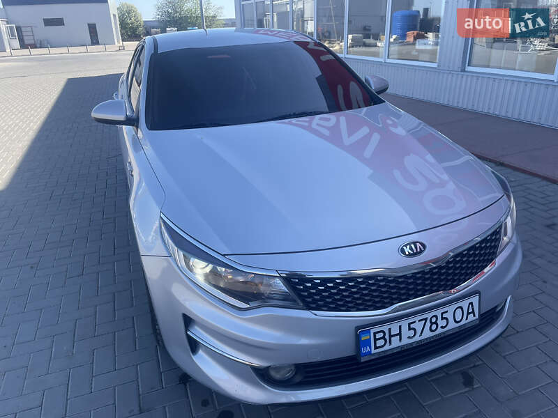 Седан Kia K5 2016 в Одессе